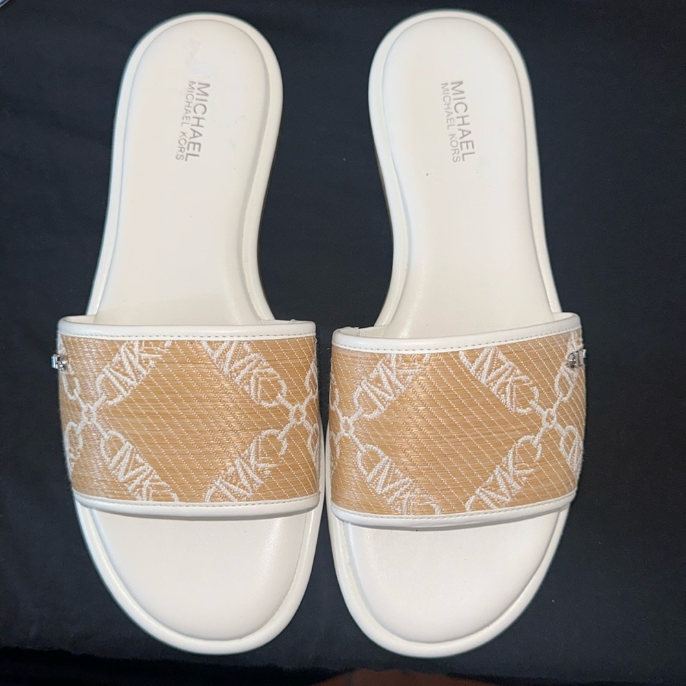 MICHAEL KORS WOMEN LOGO SANDALS 🩴